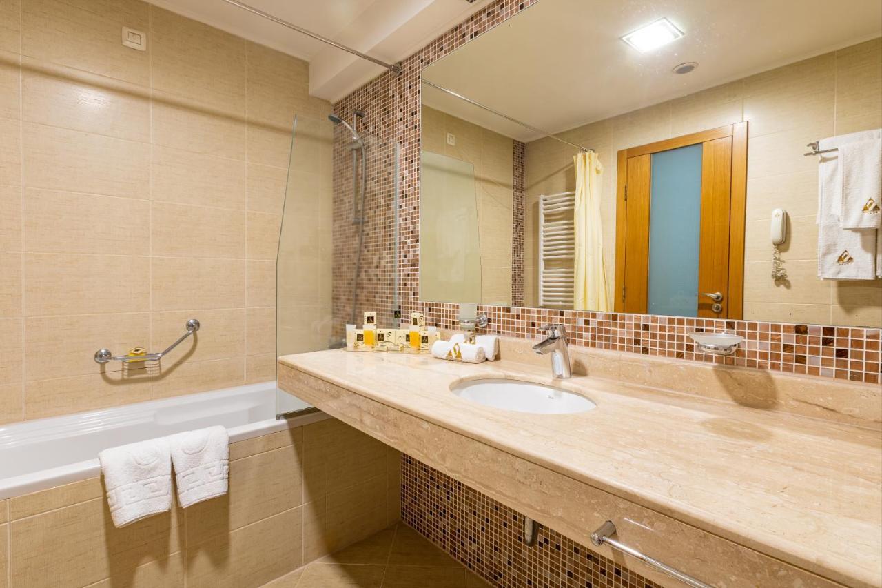 Спа Отель Персенк Девин Экстерьер фото Bathroom